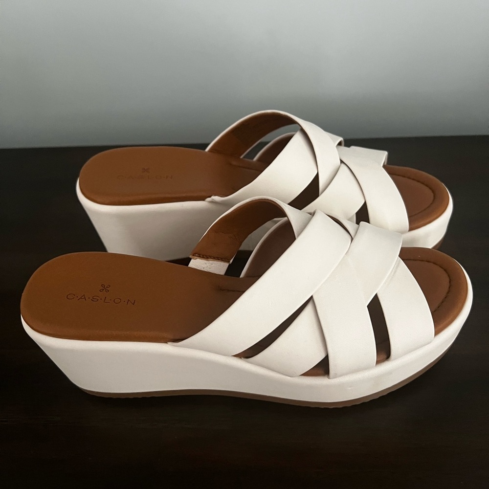 Calson white wedges